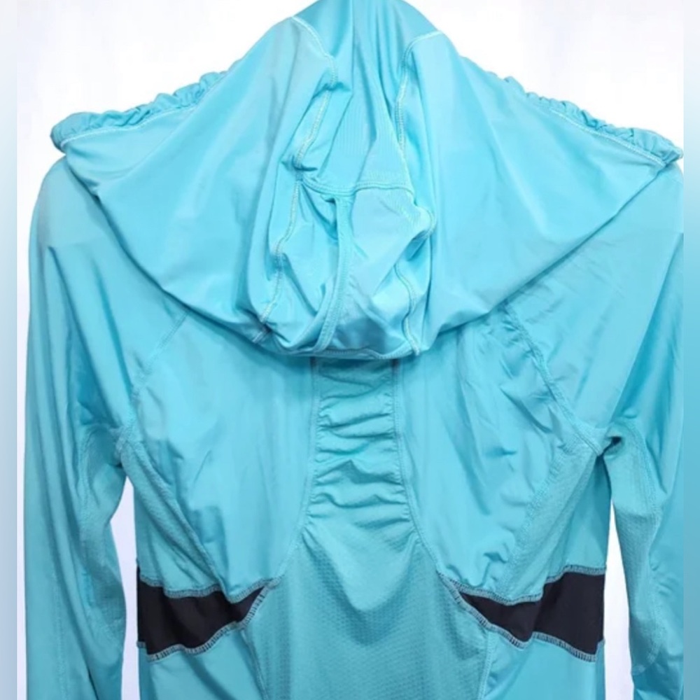 Lululemon Angel Blue Sunblocker Jacket - Picture 9 of 12